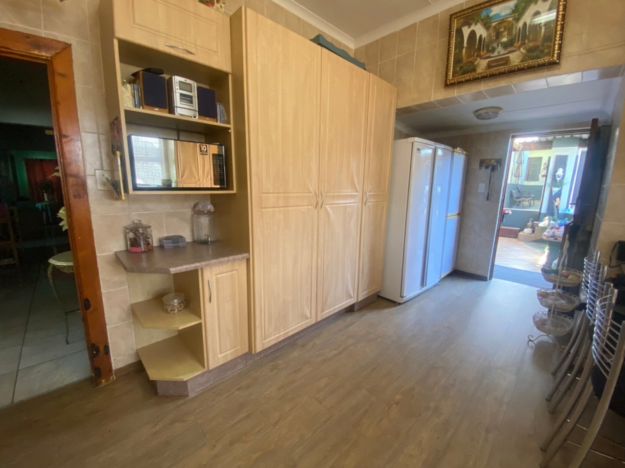 6 Bedroom Property for Sale in Berea Eastern Cape